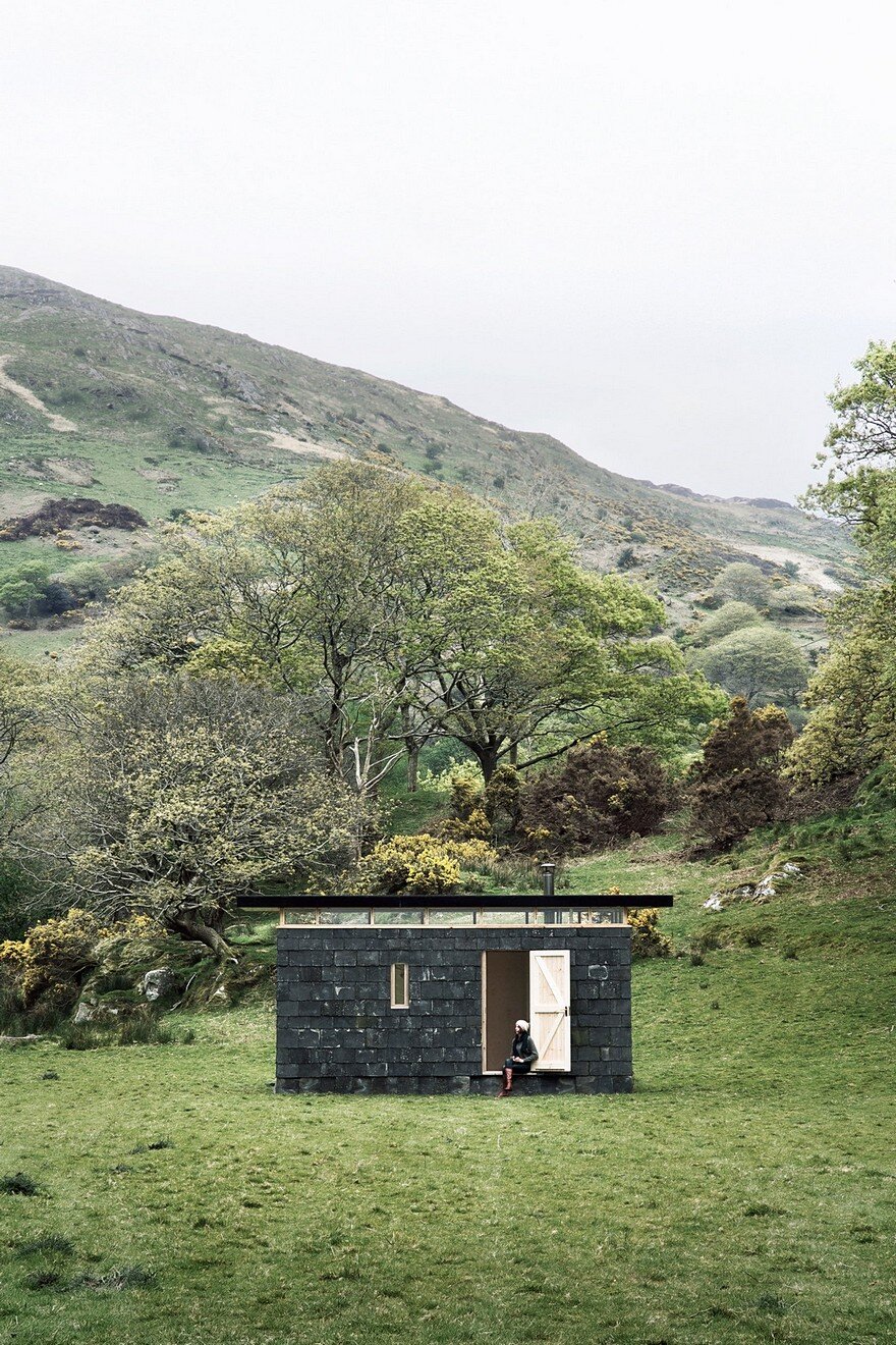 Slate Cabin is a Writer’s Retreat Perched on the Edge of Snowdonia National Park 9
