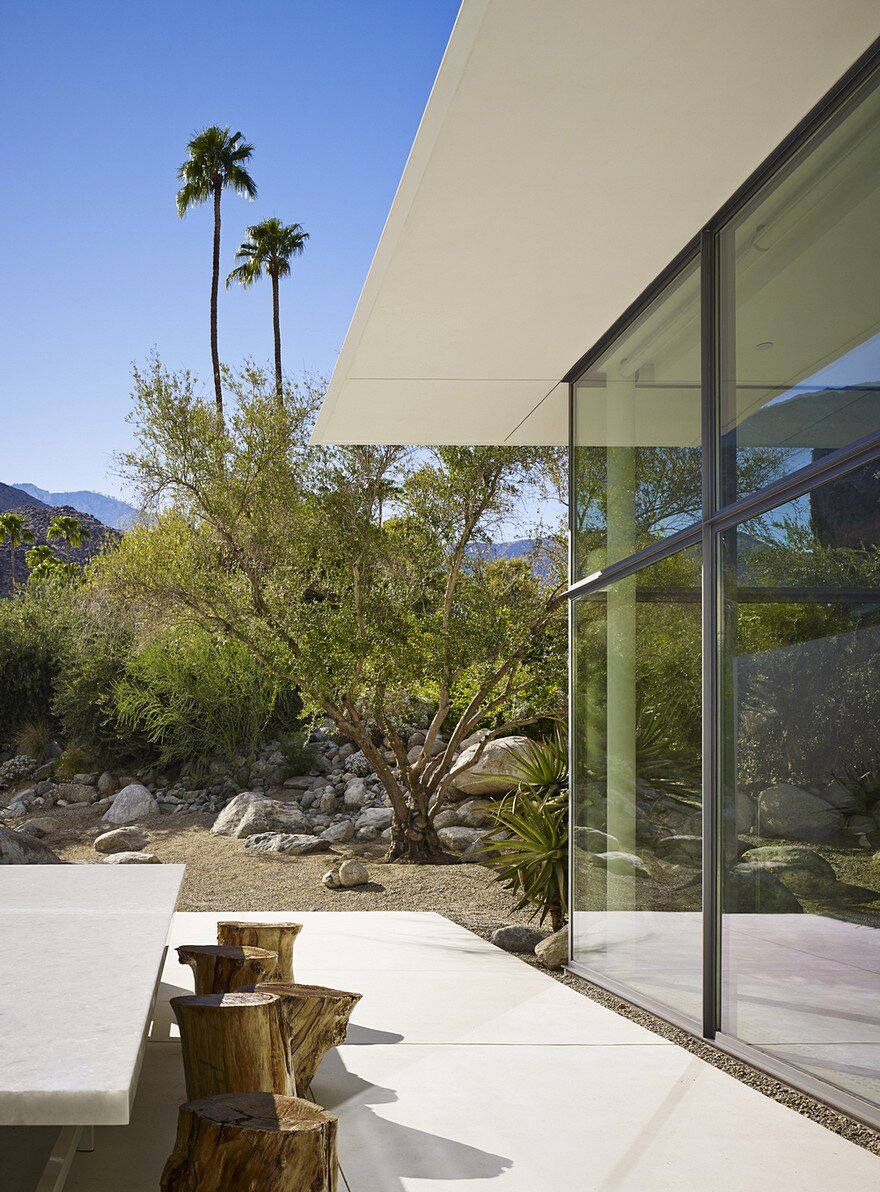 This Palm Springs House is Open to Expansive Mountain and Valley Panoramas 4
