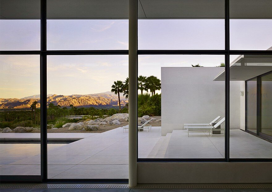 This Palm Springs House is Open to Expansive Mountain and Valley Panoramas 9