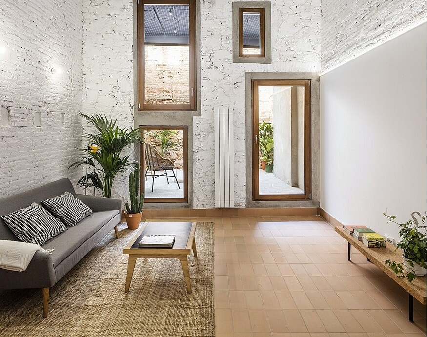 Traditional-Style-House-Transformed-into-a-Modern-Home-in-Barcelona