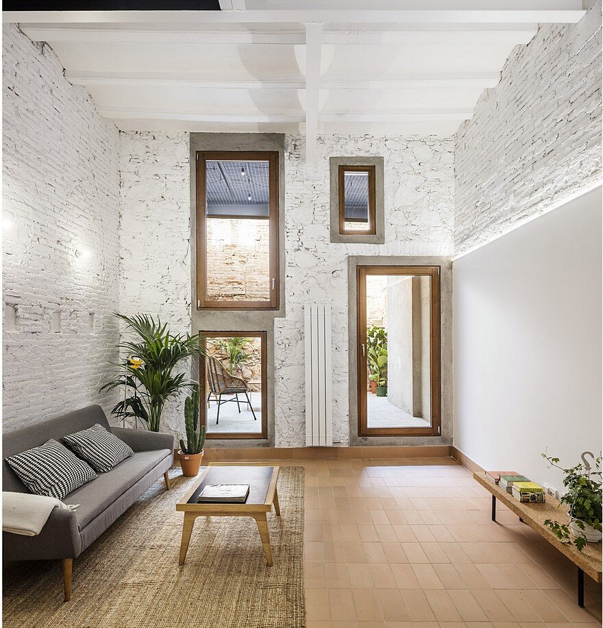 Traditional Style House Transformed into a Modern Home in Barcelona 7