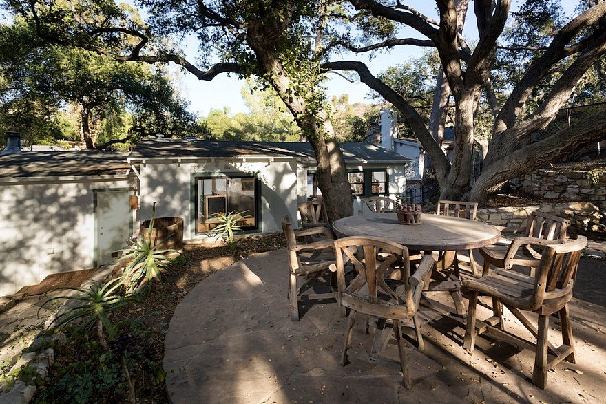 Hsu McCullough Turned a 100-Year-Old Cottage into a Modern House with Rustic Charm 9