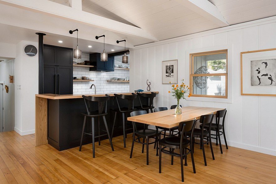 Hsu McCullough Turned a 100-Year-Old Cottage into a Modern House with Rustic Charm 1