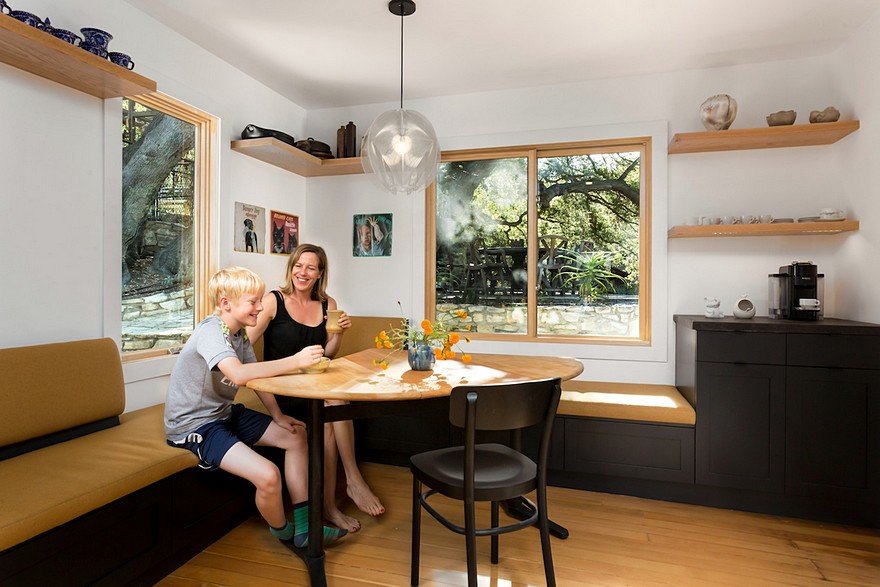 Hsu McCullough Turned a 100-Year-Old Cottage into a Modern House with Rustic Charm 4