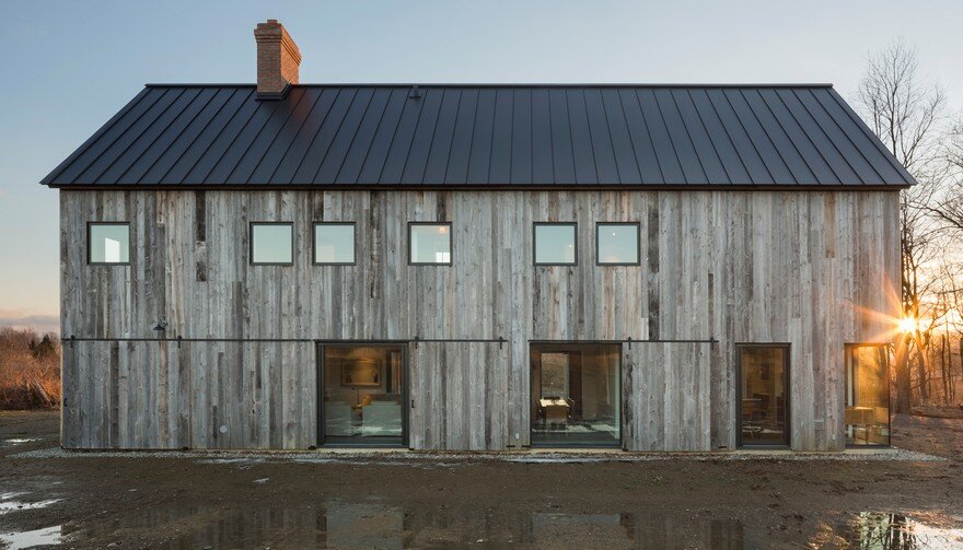 This Barn-Inspired Home Expresses Typical Farmhouse Elements in New Ways 12