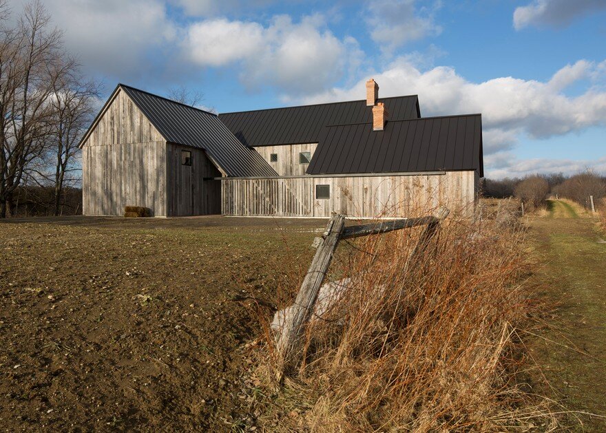 This Barn-Inspired Home Expresses Typical Farmhouse Elements in New Ways 13