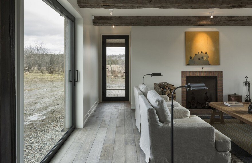 This Barn-Inspired Home Expresses Typical Farmhouse Elements in New Ways 2