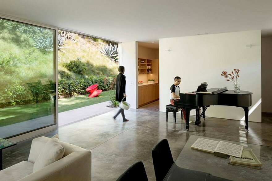 This Beverly Hills House is an Oasis that Provides a Sense of Privacy and Introspection 8