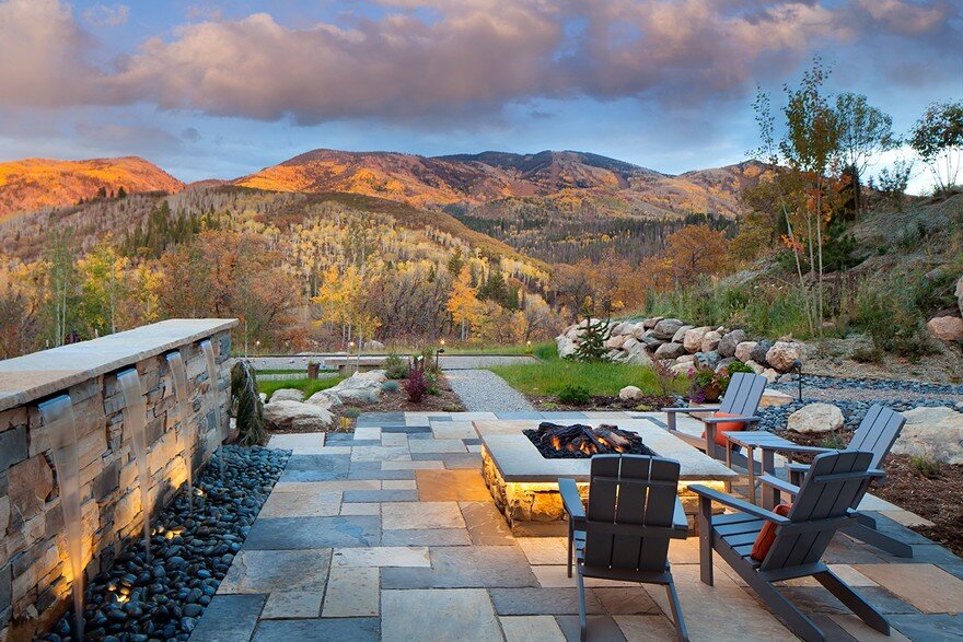 Boulder Ridge Mountain Retreat Featuring Contemporary Elegance 12