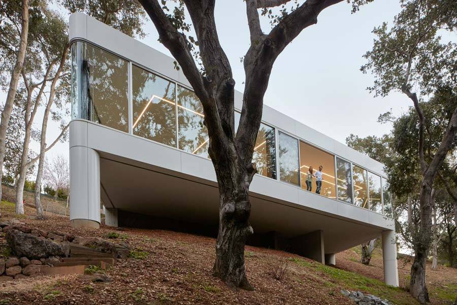 Cupertino Residence is a Single-Story House with a Rooftop Entrance