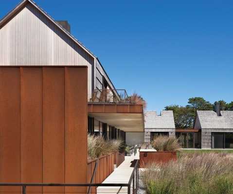 This Hamptons House Features Warm, Earthy Tones and a Modern Interiors