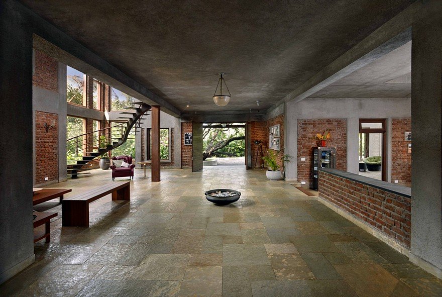 Indian Brick House with an Architectural Design Influenced by a Mango Trees Plantation 4