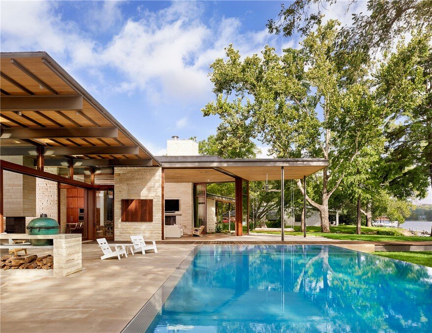 This Lake Austin Residence Offers a Combination of Transparency and Solidity 5