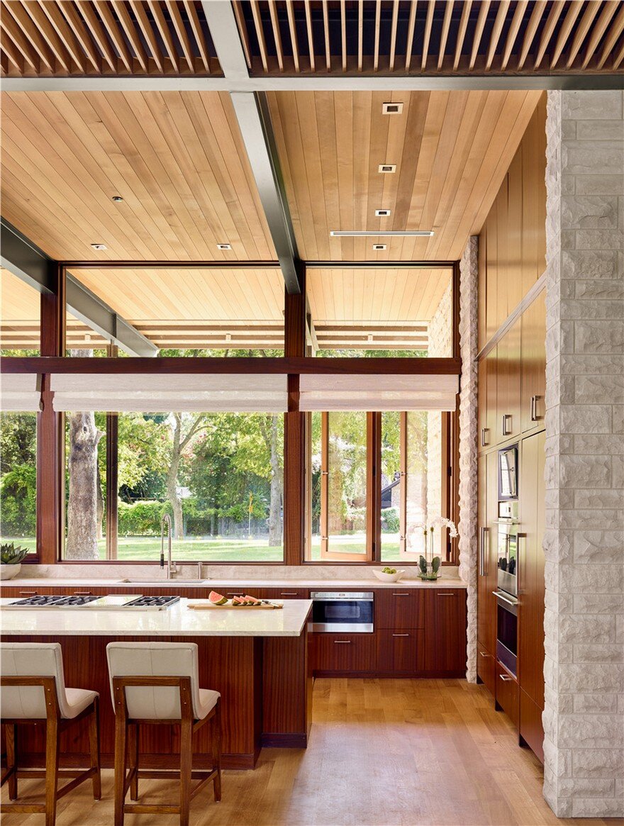 This Lake Austin Residence Offers a Combination of Transparency and Solidity 10