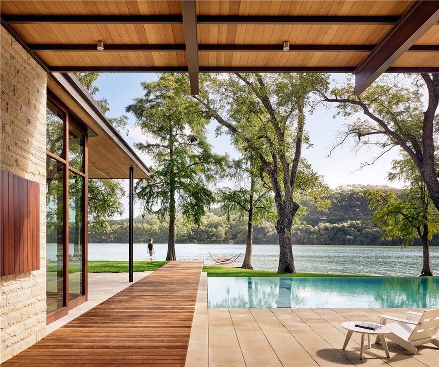This Lake Austin Residence Offers a Combination of Transparency and Solidity 3
