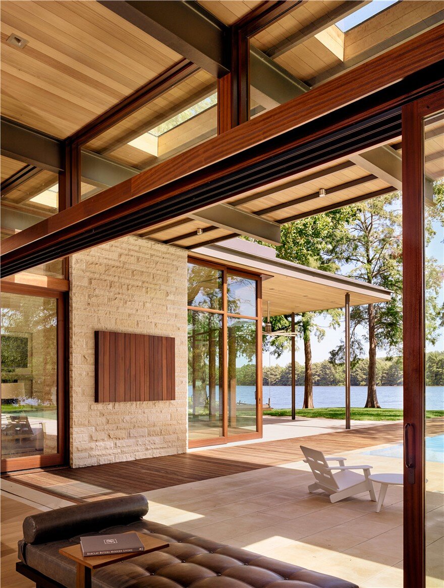 This Lake Austin Residence Offers a Combination of Transparency and Solidity 7