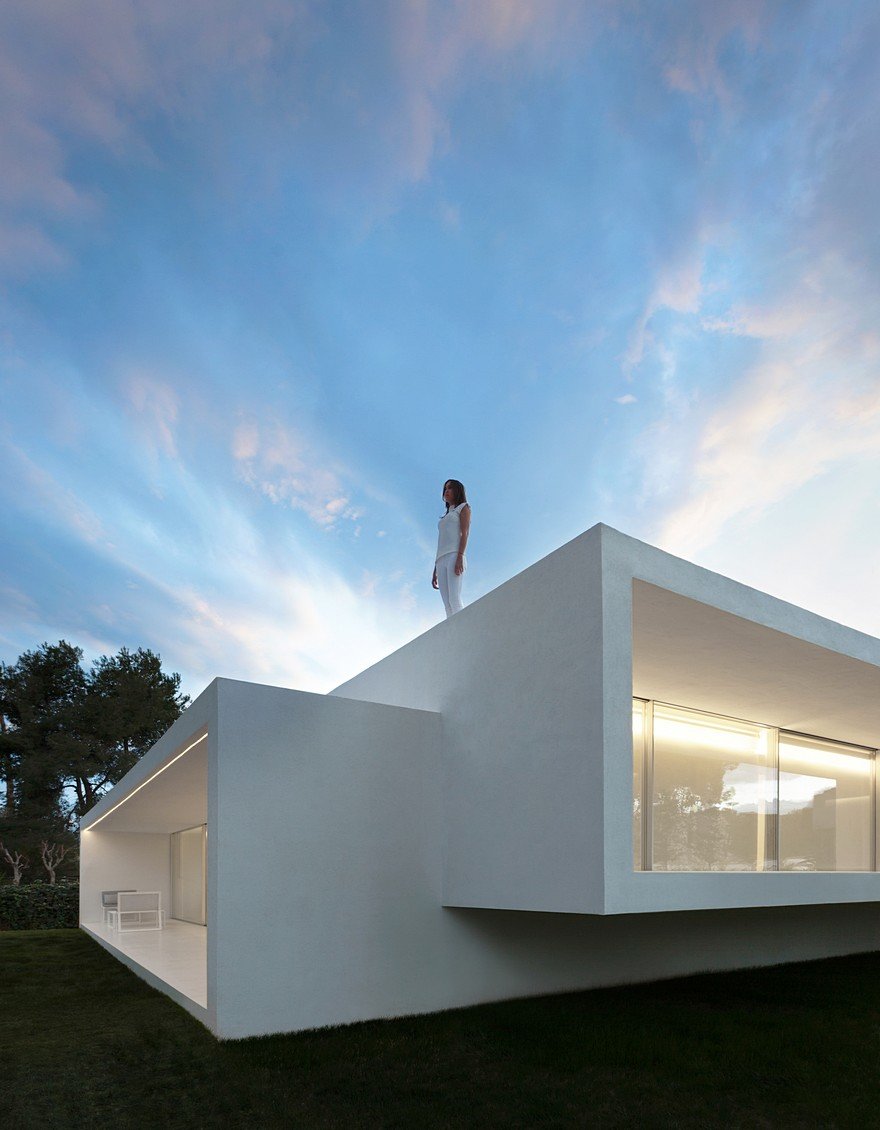 Minimalist Coastal House Inspired by the Old Architecture of Spanish Houses 2