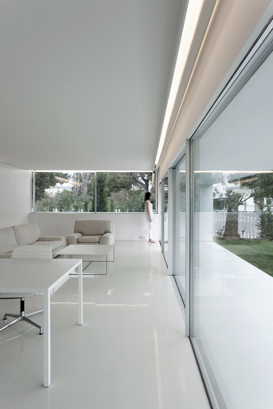 Minimalist Coastal House Inspired by the Old Architecture of Spanish Houses 4