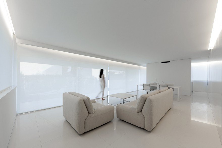 Minimalist Coastal House Inspired by the Old Architecture of Spanish Houses 5