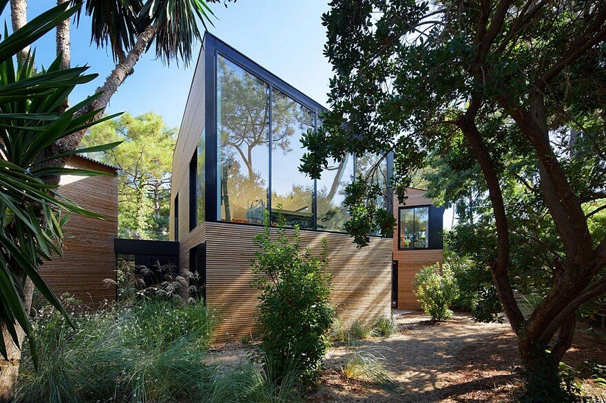 Modern Holiday House Inspired by Forest Cabins 5