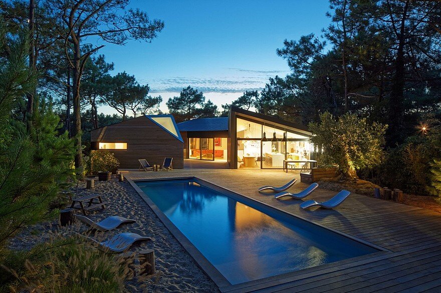 Modern Holiday House Inspired by Forest Cabins 17