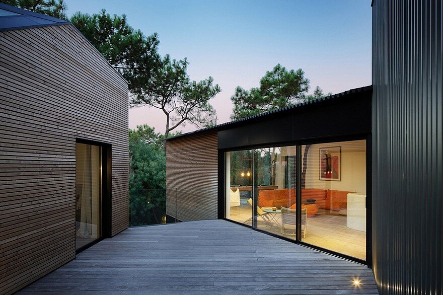 Modern Holiday House Inspired by Forest Cabins 16