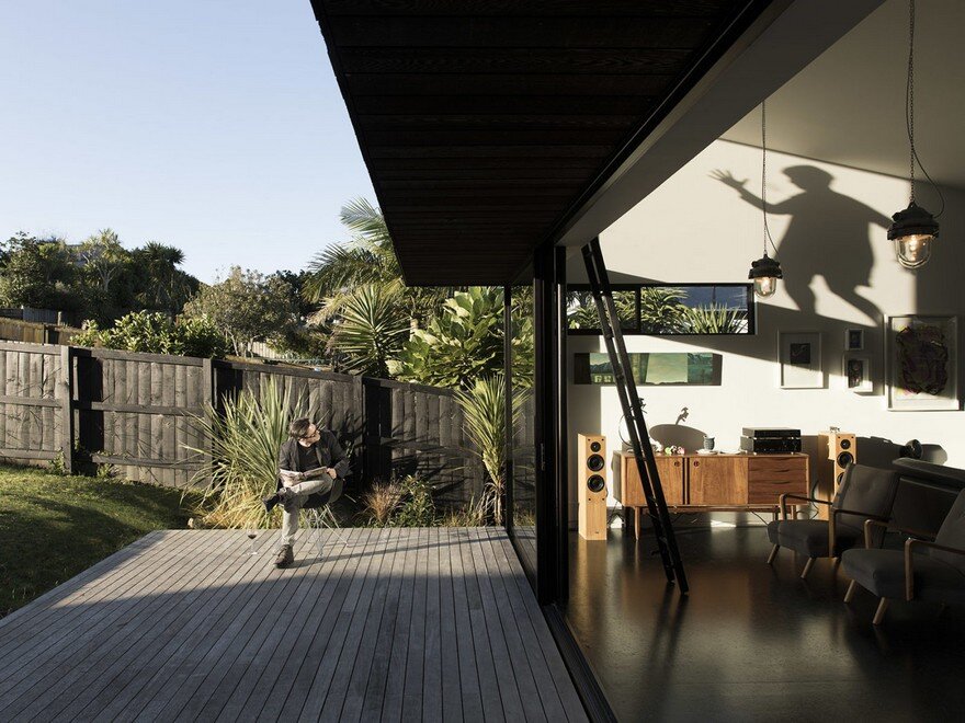 Modern Steel-Framed Home With Extensive Views Over Auckland 8