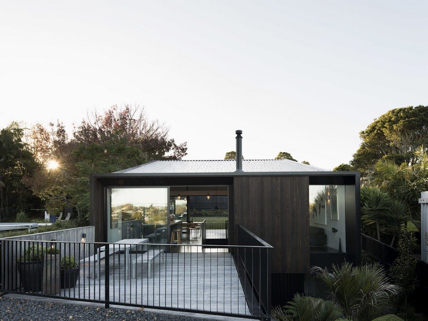 Modern Steel-Framed Home With Extensive Views Over Auckland 7
