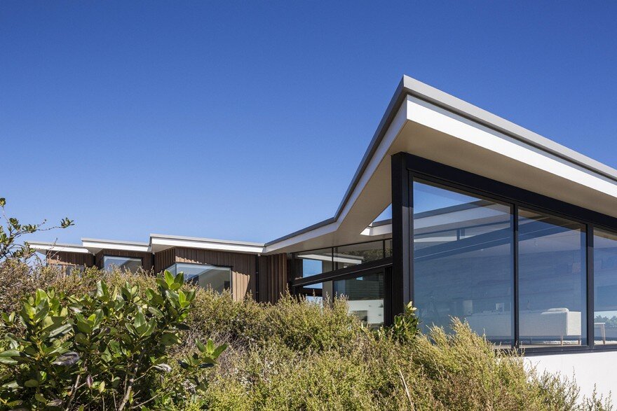 Muriwai Weekend House is Placed at the Edge of a Cliff to Capture the Dramatic Views 14