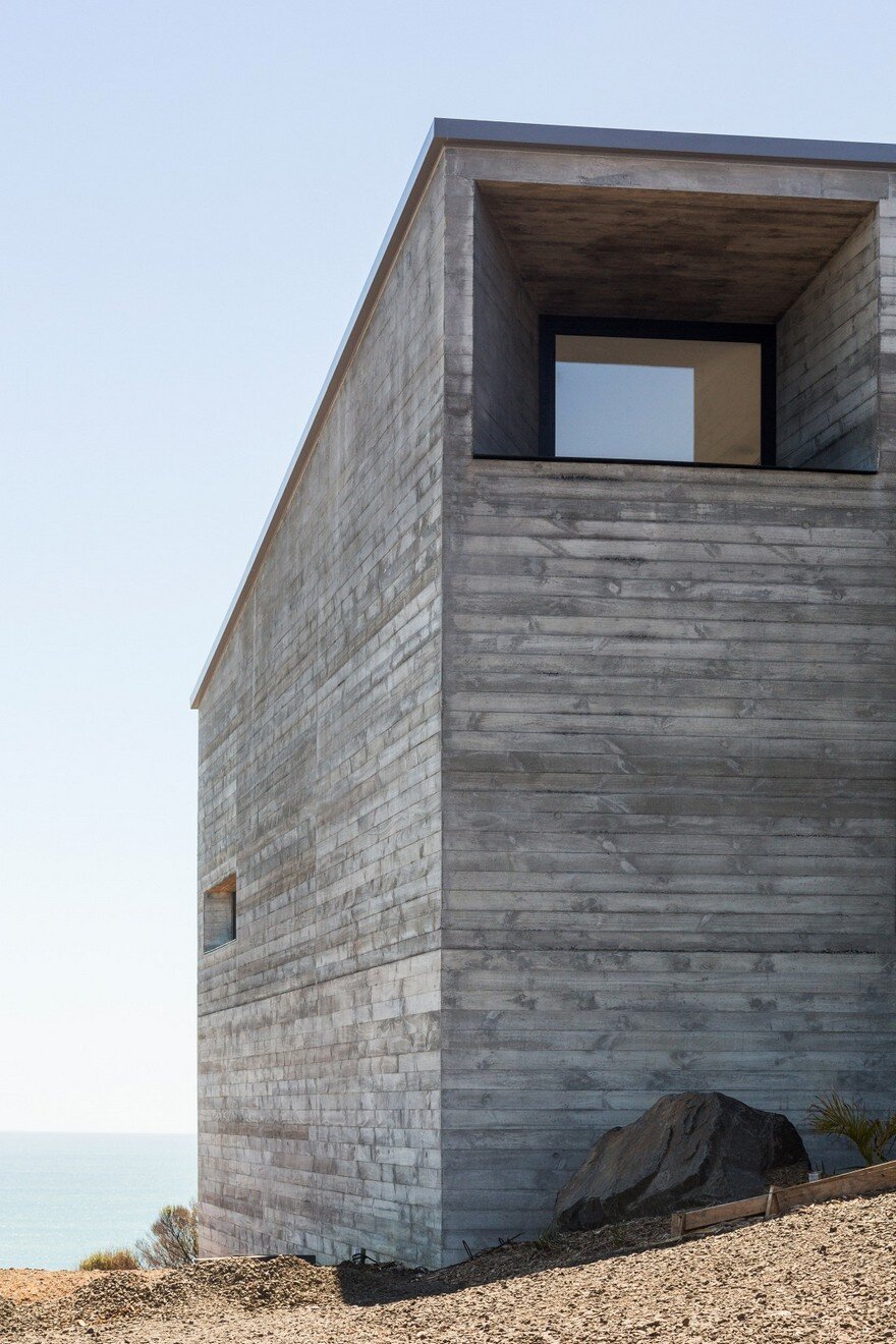 Muriwai Weekend House is Placed at the Edge of a Cliff to Capture the Dramatic Views 20