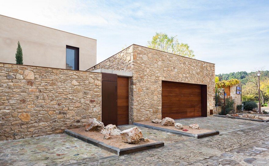 New Catalan House Inspired by the Old Farm Buildings 16