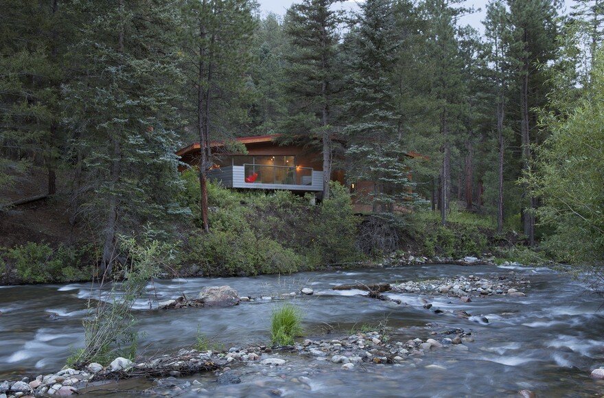 Pecos Cabin is a Contemporary Take on the Traditional Log Cabins of the West