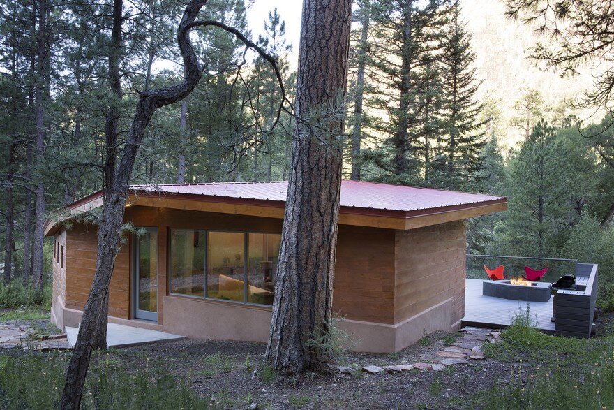Pecos Cabin is a Contemporary Take on the Traditional Log Cabins of the West 1