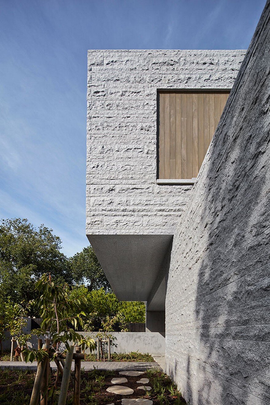 Melbourne’s B.E Architecture Has Designed a Sensational Stone House Made of 260 Tonnes of Granite 3