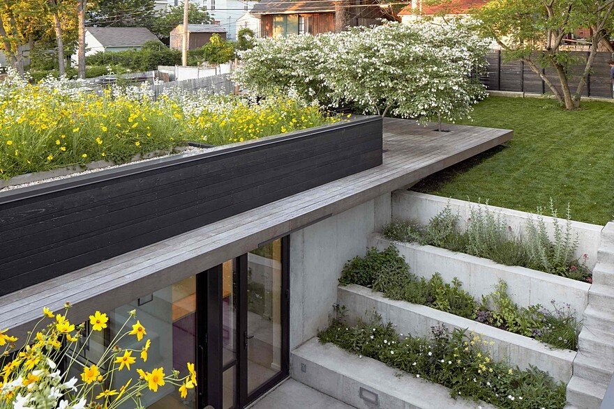 Shelton House Has a U-shaped Plan and a Sunken Entry Courtyard 2