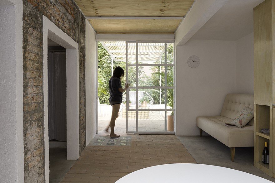 Small Studio Apartment Designed by the Mexican Studio Palma on the Roof of a House