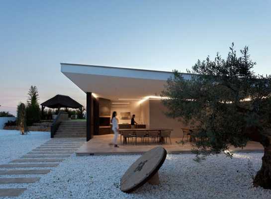 This Summer Pavilion is Created Totally Open to the Garden 11