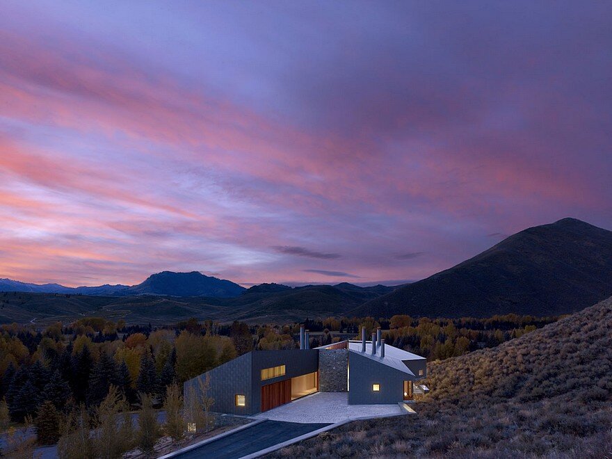 Sun Valley House with Exposed Granite and Tough Geometry Form 16