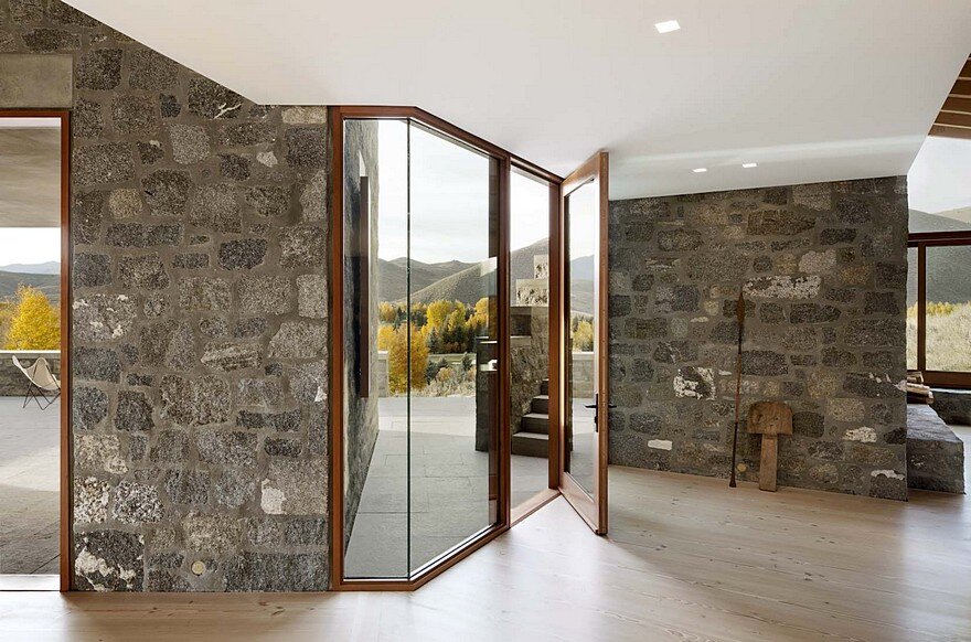 Sun Valley House with Exposed Granite and Tough Geometry Form 5