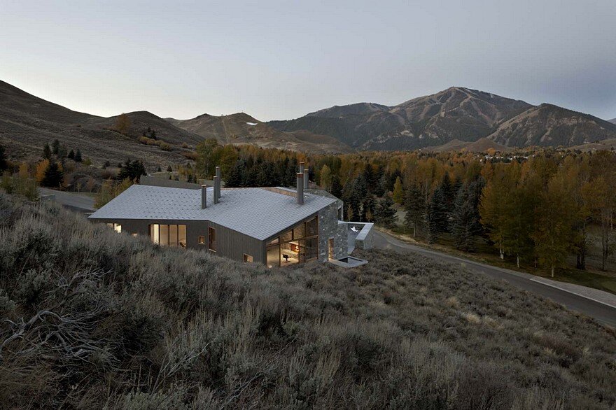 Sun Valley House with Exposed Granite and Tough Geometry Form 14