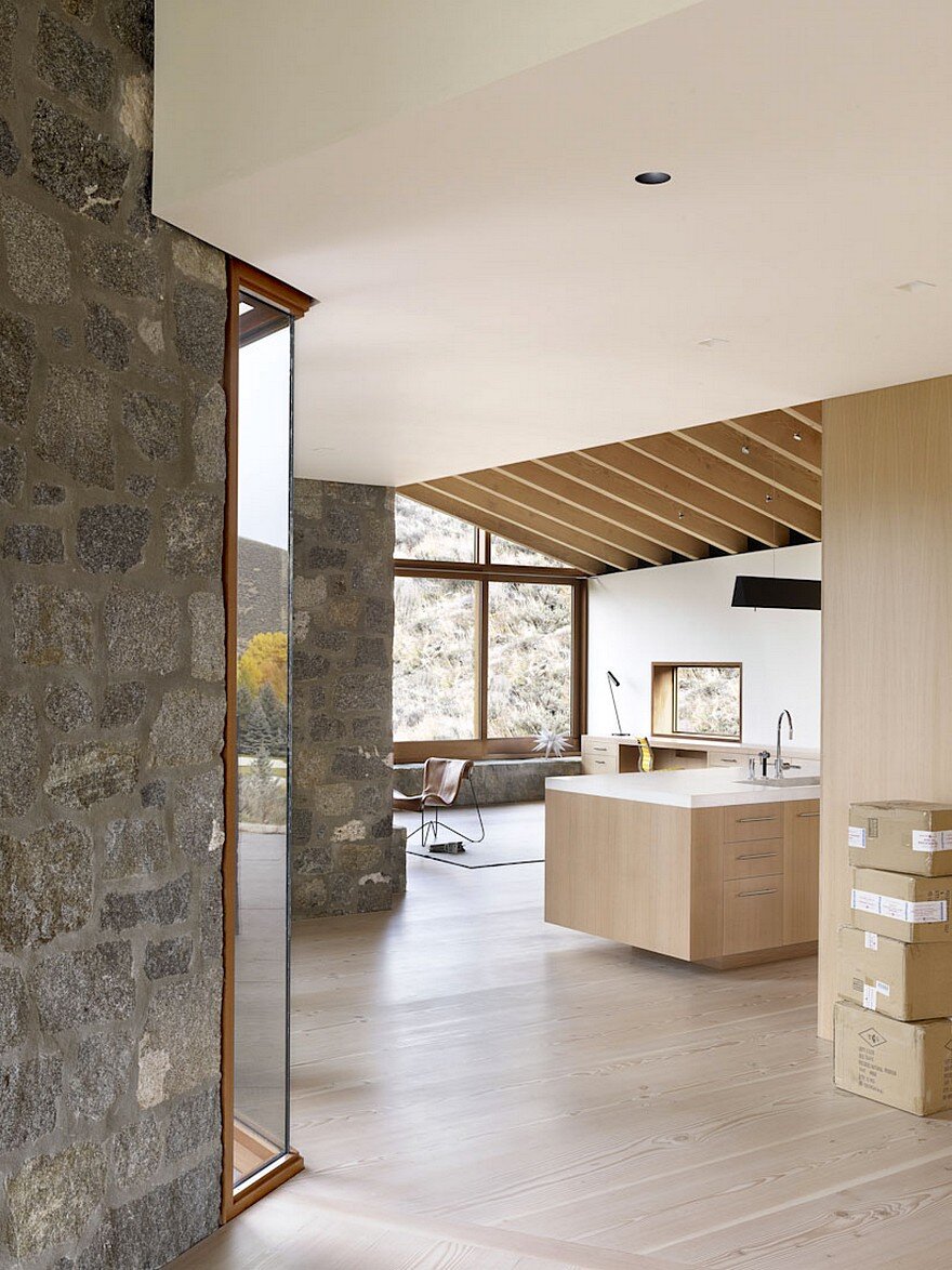 Sun Valley House with Exposed Granite and Tough Geometry Form 7