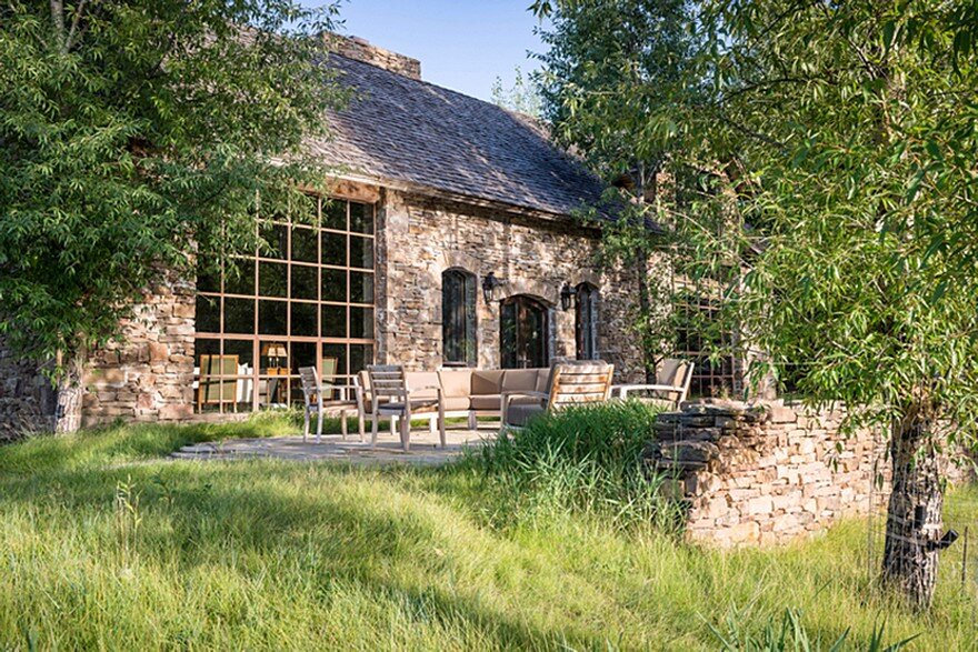The Creamery is a Stunning Family House Built on the Stone Structure of a 1800s-era Dairy Barn 2