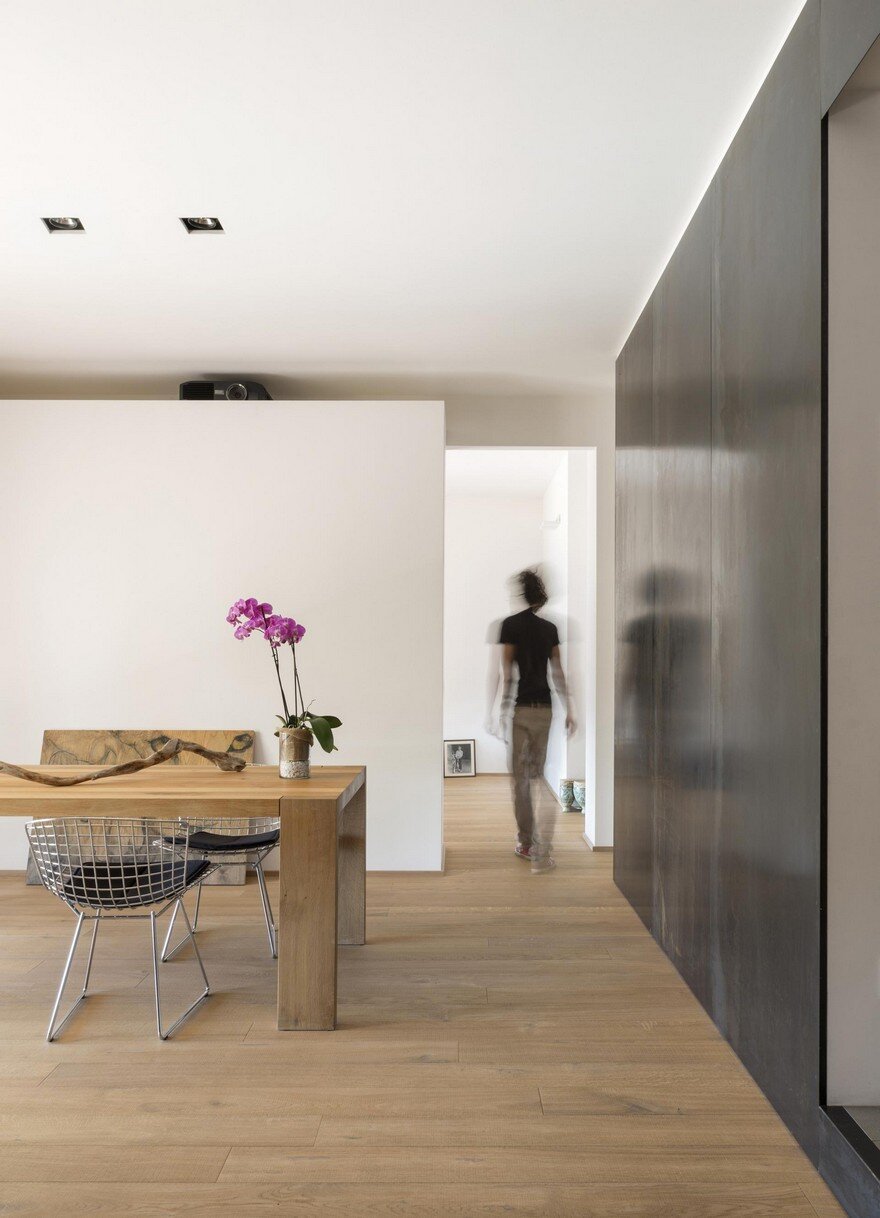Architect Luca Compri Combined Wood and Iron to Modernize a 1960s Apartment 7