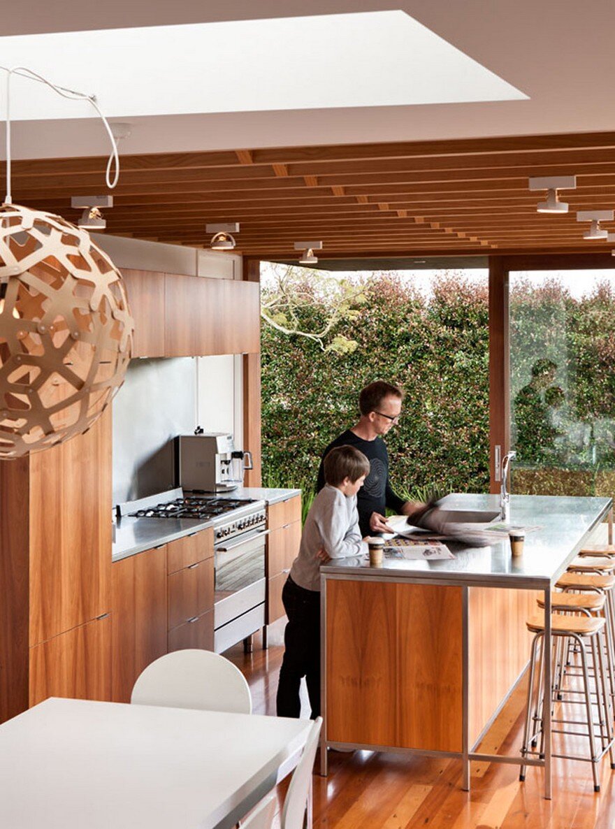 Contemporary Extension and Addition to a Beach House in Westmere, Auckland 5