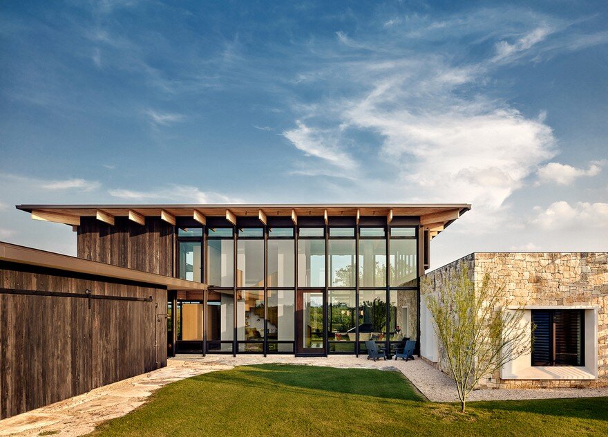 Contemporary Texas Retreat with Double-Height Glass Walls