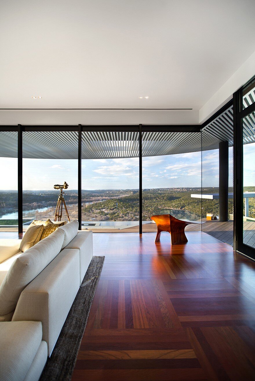 Hilltop Residence Offers a 180-degree View of Lake Austin 5