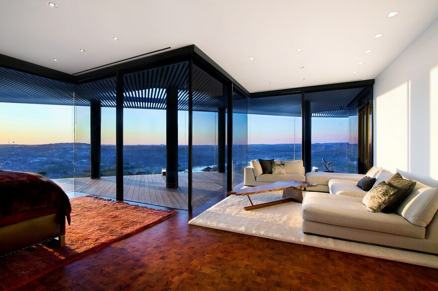 Hilltop Residence Offers a 180-degree View of Lake Austin 8
