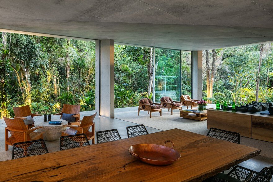 Itamambuca Beach House Surrounded by a Dense and Rich Rainforest Vegetation 9