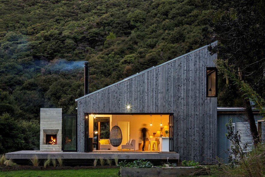 Modern Family Retreat House Inspired by New Zealand’s Backcountry Huts