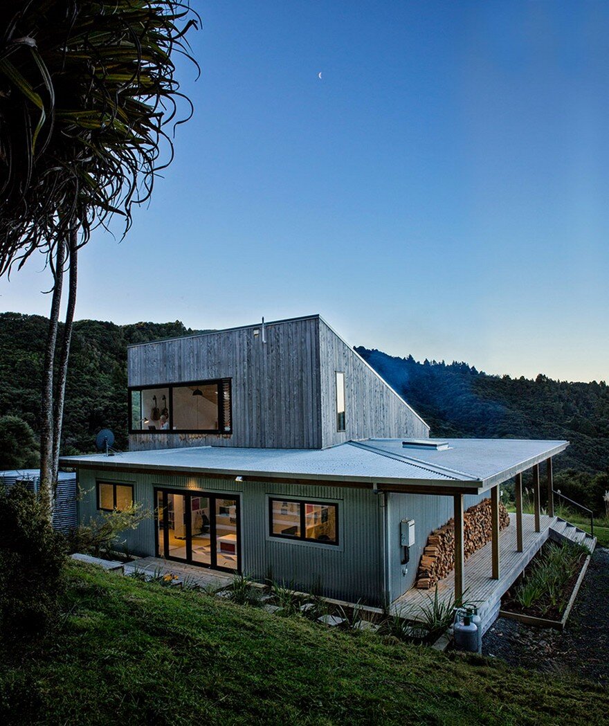Modern Family Retreat House Inspired by New Zealand’s Backcountry Huts 1